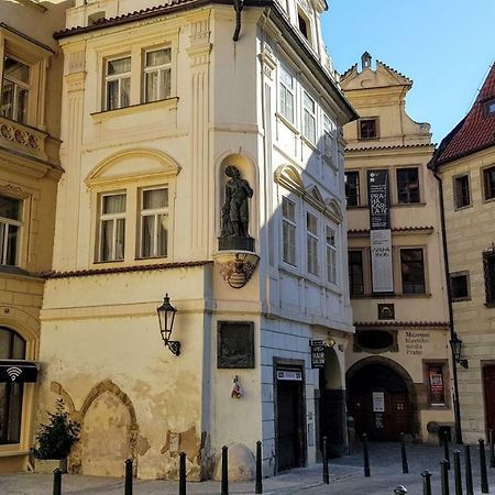 Apartments Tynska 7 Prag Exteriör bild