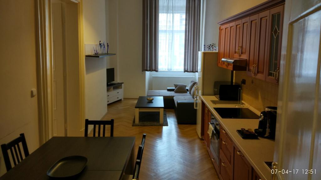 Apartments Tynska 7 Prag Exteriör bild