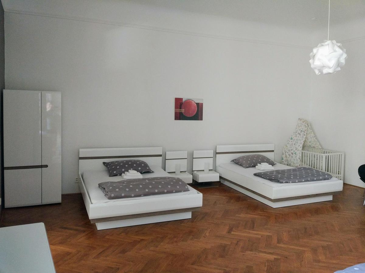 Apartments Tynska 7 Prag Exteriör bild