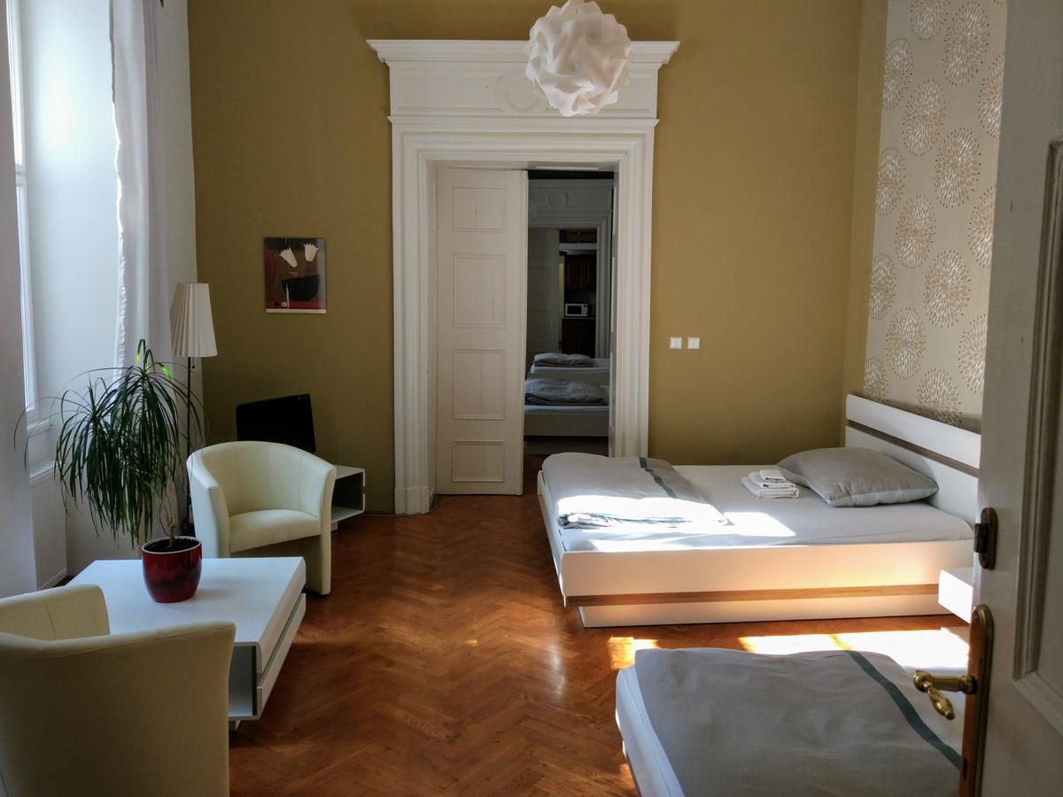Apartments Tynska 7 Prag Exteriör bild
