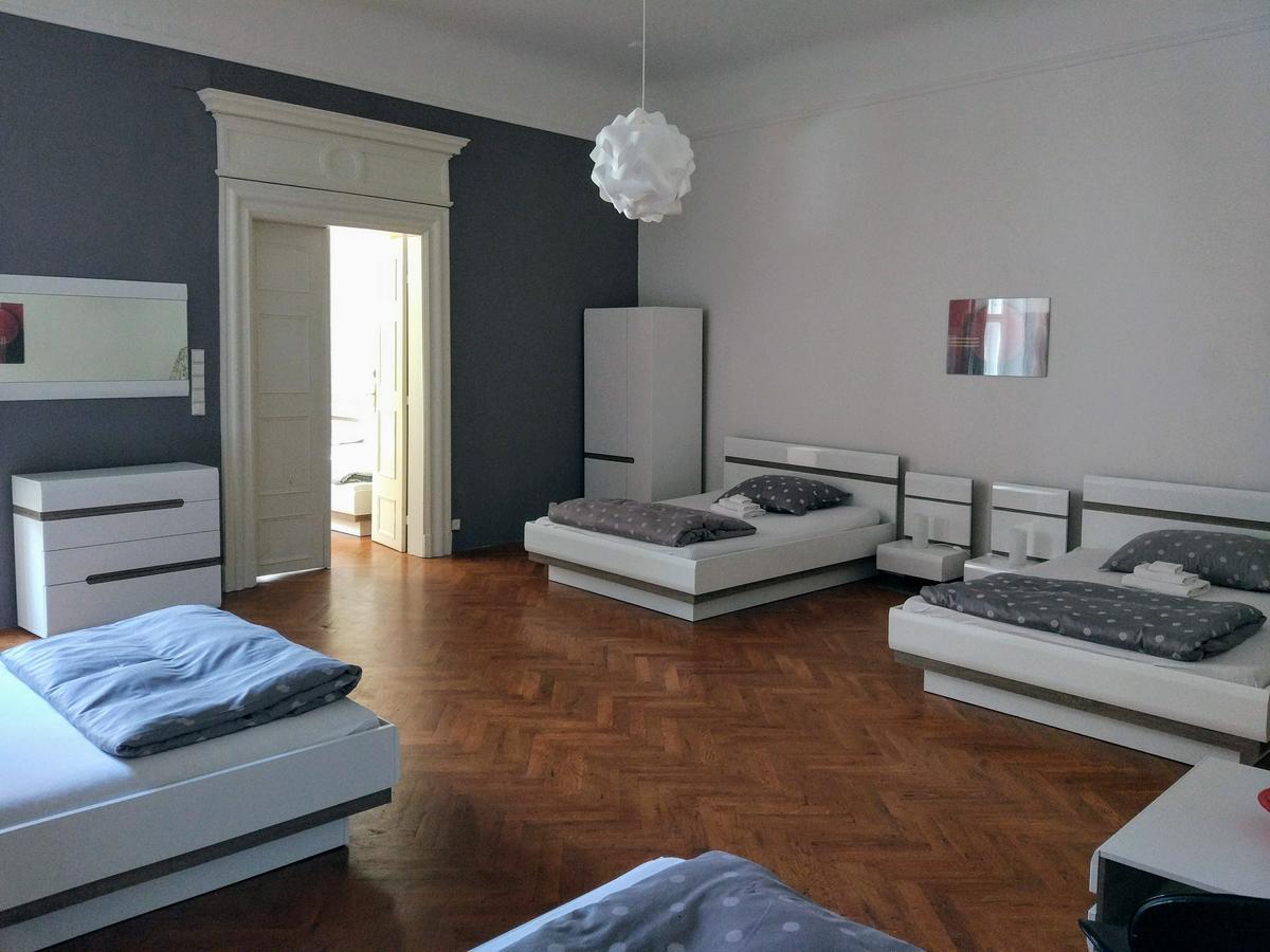 Apartments Tynska 7 Prag Exteriör bild