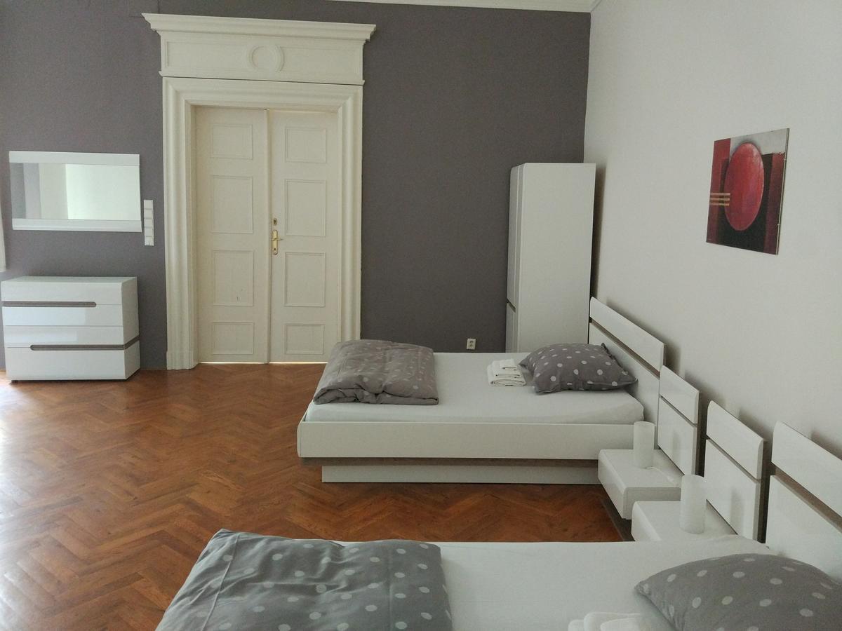 Apartments Tynska 7 Prag Exteriör bild