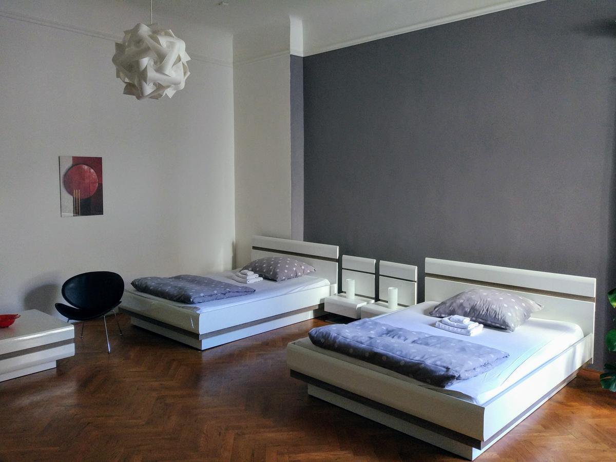 Apartments Tynska 7 Prag Exteriör bild