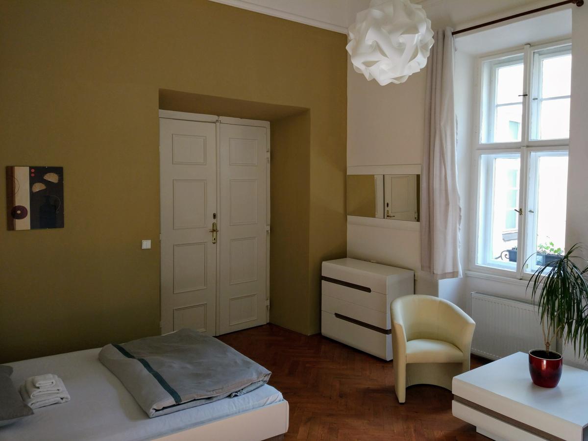 Apartments Tynska 7 Prag Exteriör bild