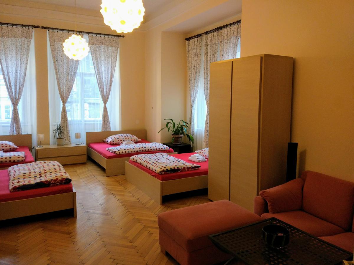 Apartments Tynska 7 Prag Exteriör bild