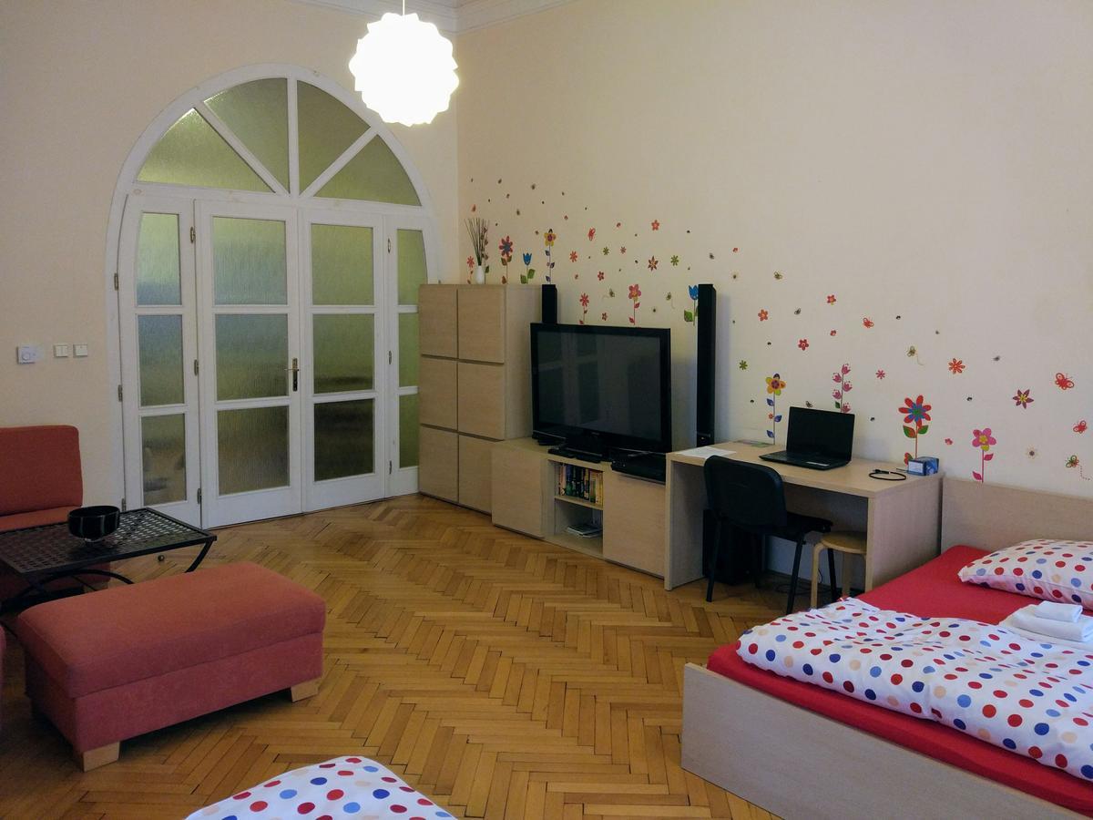 Apartments Tynska 7 Prag Exteriör bild