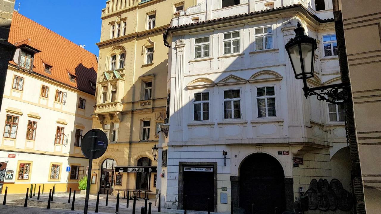 Apartments Tynska 7 Prag Exteriör bild